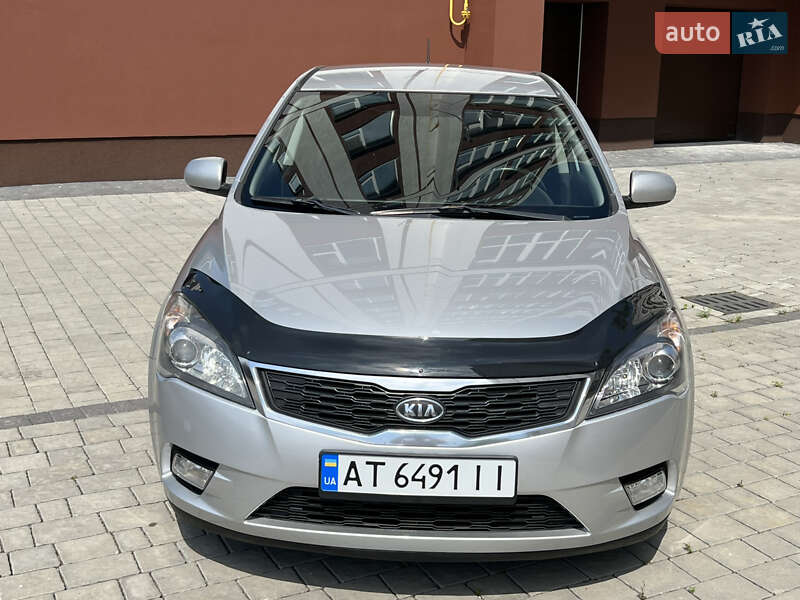Хэтчбек Kia Ceed 2010 в Ивано-Франковске