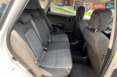 Хэтчбек Kia Ceed 2010 в 