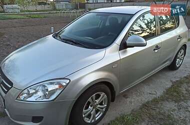 Хэтчбек Kia Ceed 2008 в Киеве