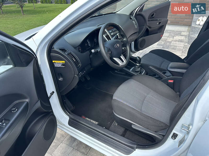 Универсал Kia Ceed 2011 в Луцке