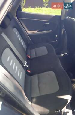 Хэтчбек Kia Ceed 2012 в 