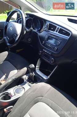 Хэтчбек Kia Ceed 2012 в 
