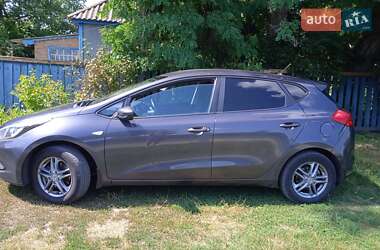 Хэтчбек Kia Ceed 2012 в 