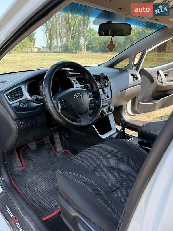 Хетчбек Kia Ceed 2012 в Дніпрі