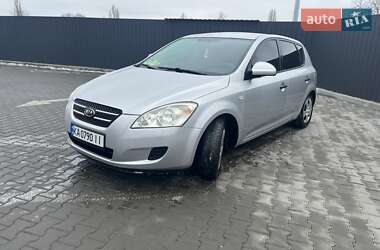 Хэтчбек Kia Ceed 2007 в 