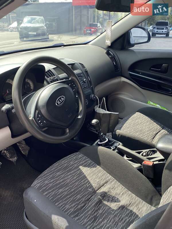 Хэтчбек Kia Ceed 2008 в Львове