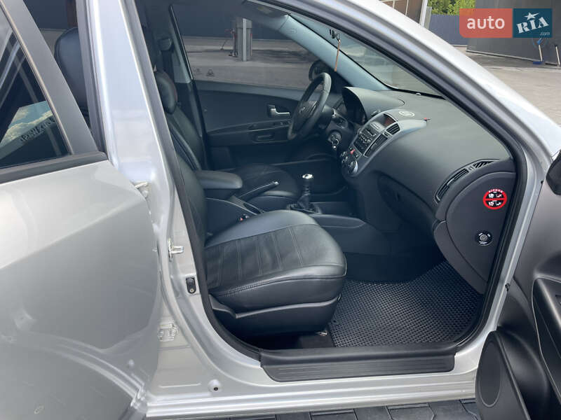 Хэтчбек Kia Ceed 2007 в Полтаве