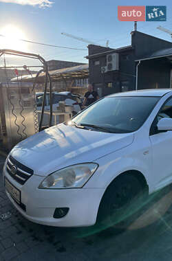 Хэтчбек Kia Ceed 2008 в 