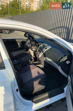 Хэтчбек Kia Ceed 2008 в 