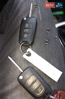 Хэтчбек Kia Ceed 2011 в 