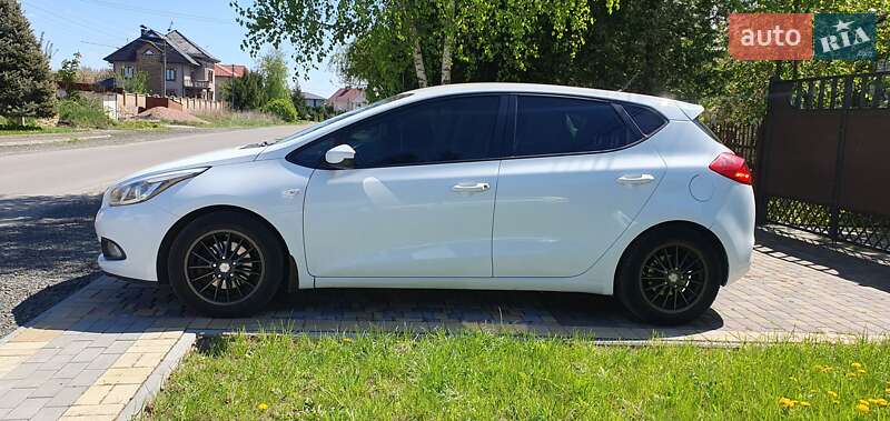 Хэтчбек Kia Ceed 2012 в Луцке