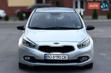Хэтчбек Kia Ceed 2012 в 