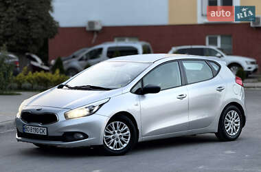 Хэтчбек Kia Ceed 2012 в 