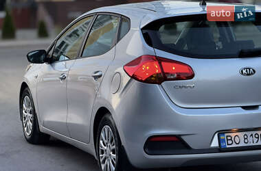 Хэтчбек Kia Ceed 2012 в 