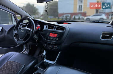 Хэтчбек Kia Ceed 2012 в 