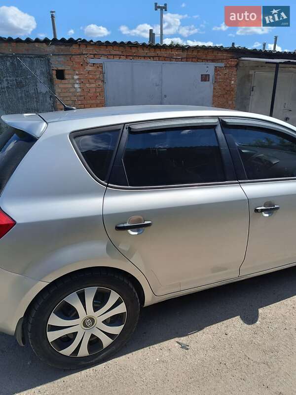 Хэтчбек Kia Ceed 2008 в Кропивницком