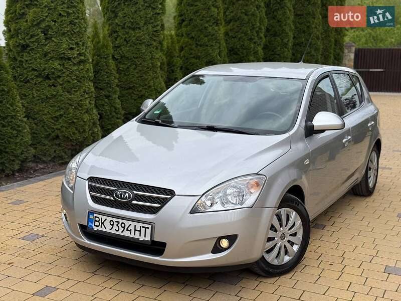 Хэтчбек Kia Ceed 2007 в 