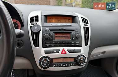 Хэтчбек Kia Ceed 2007 в 