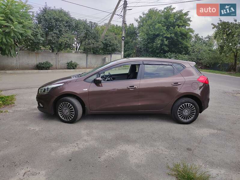 Хэтчбек Kia Ceed 2013 в Киеве