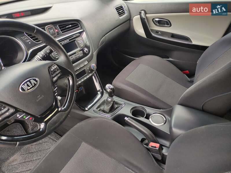 Хэтчбек Kia Ceed 2013 в Киеве
