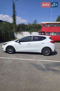 Хэтчбек Kia Ceed 2012 в 