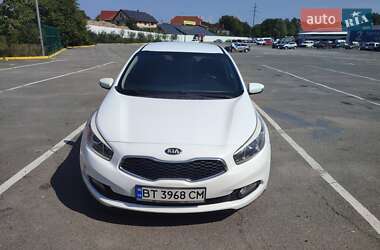 Хэтчбек Kia Ceed 2012 в 