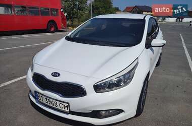 Хэтчбек Kia Ceed 2012 в 