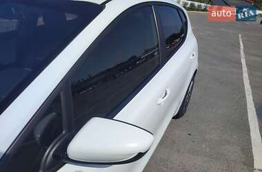 Хэтчбек Kia Ceed 2012 в 
