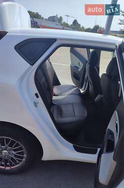 Хэтчбек Kia Ceed 2012 в 