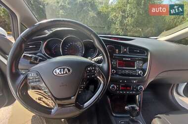 Хэтчбек Kia Ceed 2012 в 