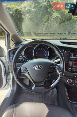 Хэтчбек Kia Ceed 2012 в 