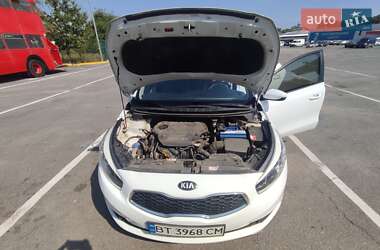 Хэтчбек Kia Ceed 2012 в 