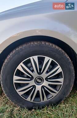 Хэтчбек Kia Ceed 2007 в 