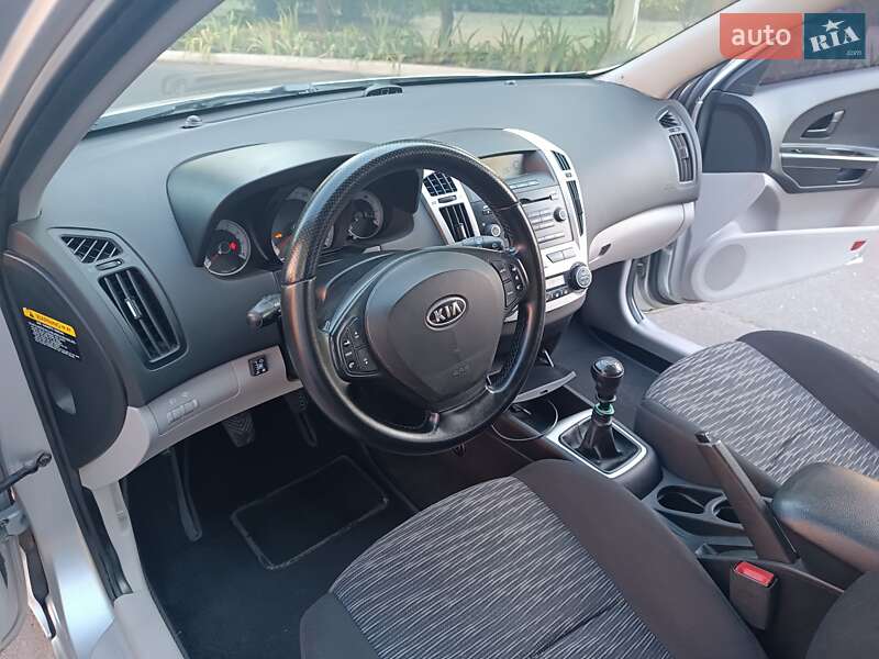 Хэтчбек Kia Ceed 2007 в Одессе