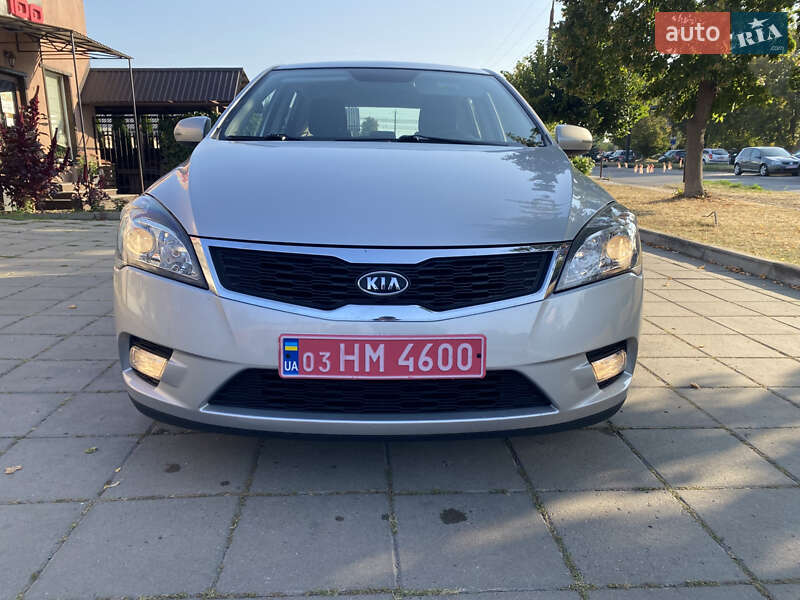 Хэтчбек Kia Ceed 2011 в Луцке