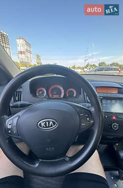 Хэтчбек Kia Ceed 2008 в 
