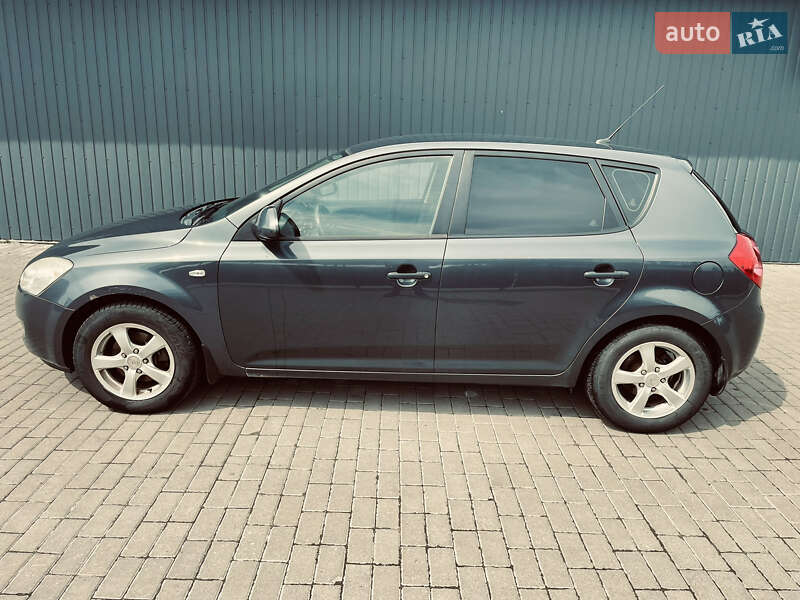 Хэтчбек Kia Ceed 2009 в Львове