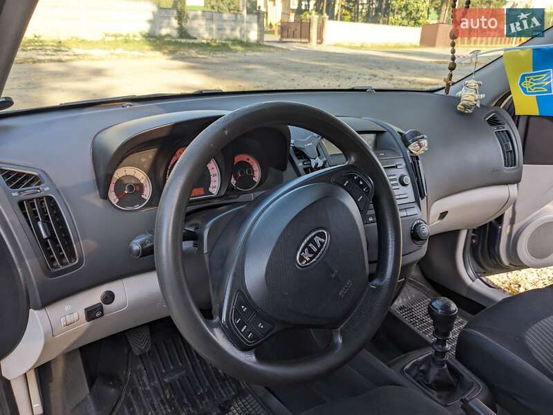 Хэтчбек Kia Ceed 2007 в Новояворовске