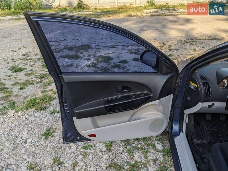 Хэтчбек Kia Ceed 2007 в Новояворовске