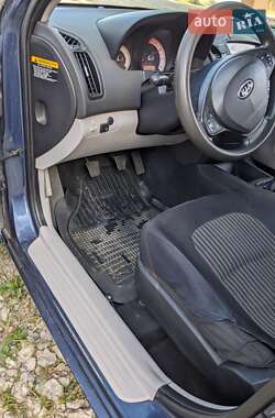 Хэтчбек Kia Ceed 2007 в Новояворовске