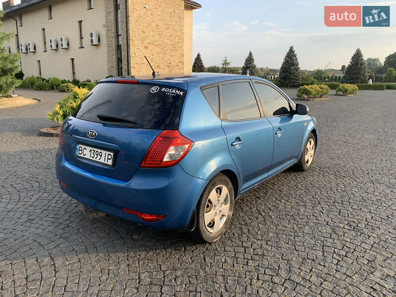 Хэтчбек Kia Ceed 2010 в Львове