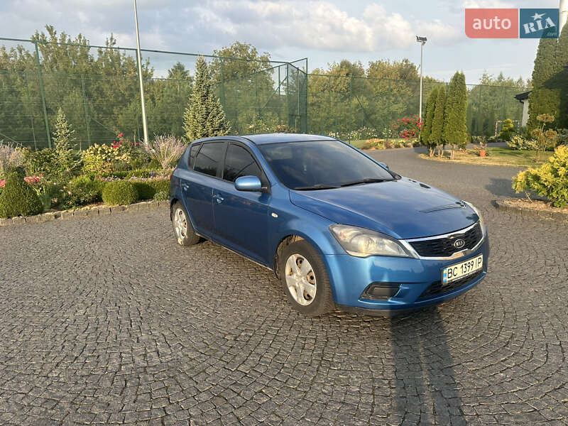 Хэтчбек Kia Ceed 2010 в Львове