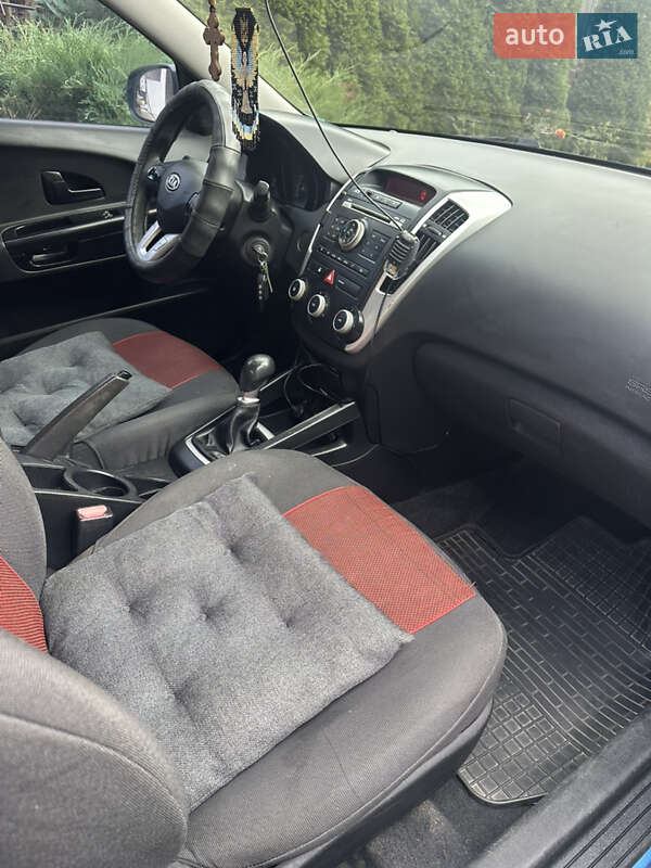 Хэтчбек Kia Ceed 2010 в Львове