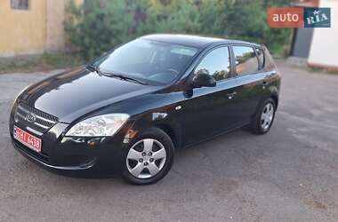 Хэтчбек Kia Ceed 2008 в 