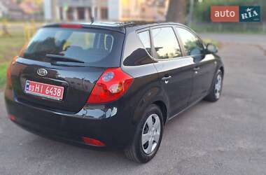 Хэтчбек Kia Ceed 2008 в 
