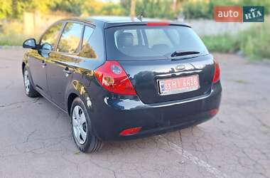 Хэтчбек Kia Ceed 2008 в 