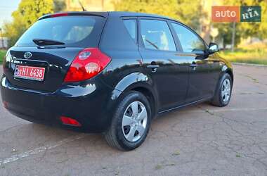 Хэтчбек Kia Ceed 2008 в 