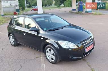 Хэтчбек Kia Ceed 2008 в 