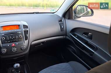 Хэтчбек Kia Ceed 2008 в 
