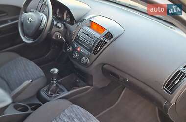 Хэтчбек Kia Ceed 2008 в 